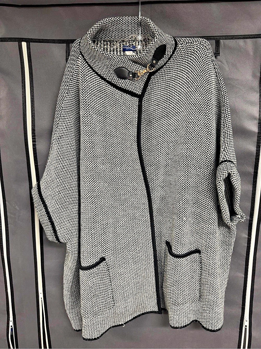 Apt. 9 Houndstooth Toggle Poncho Cape Black & White